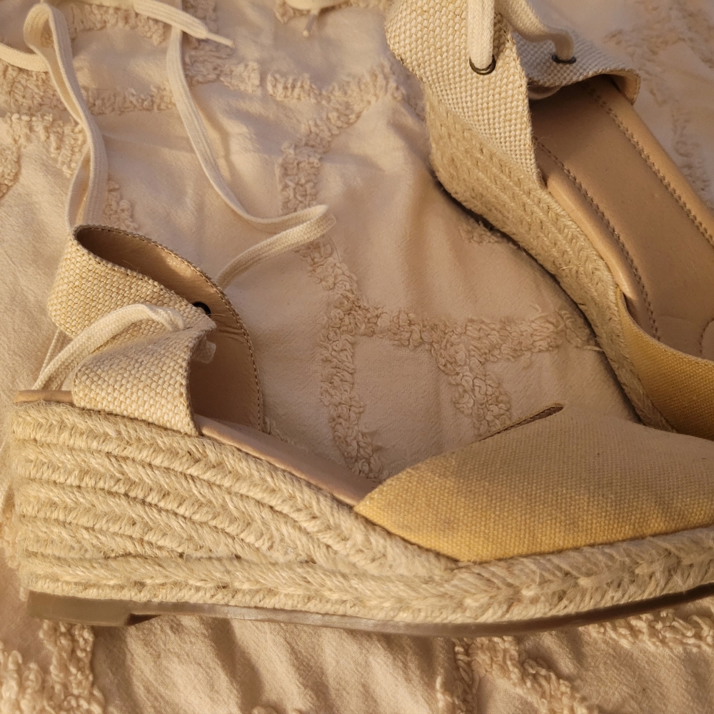 Shoes - Picture 4 of 5